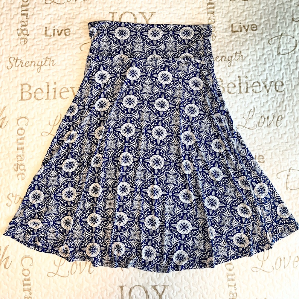 LuLaRoe Navy and Cream Floral Skirt Women’s Sz L Boho Cottagecore